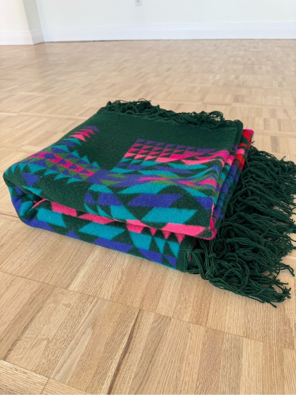 VINTAGE Pendleton Blanket w/tags.
Geometric, Forest Green with Multi Colour